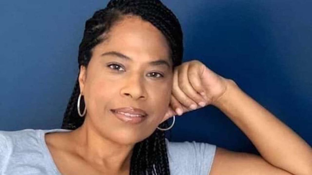 Niger: the ruling junta elevates Nathalie Yamb to the rank of knight of the Order of Academic Palms