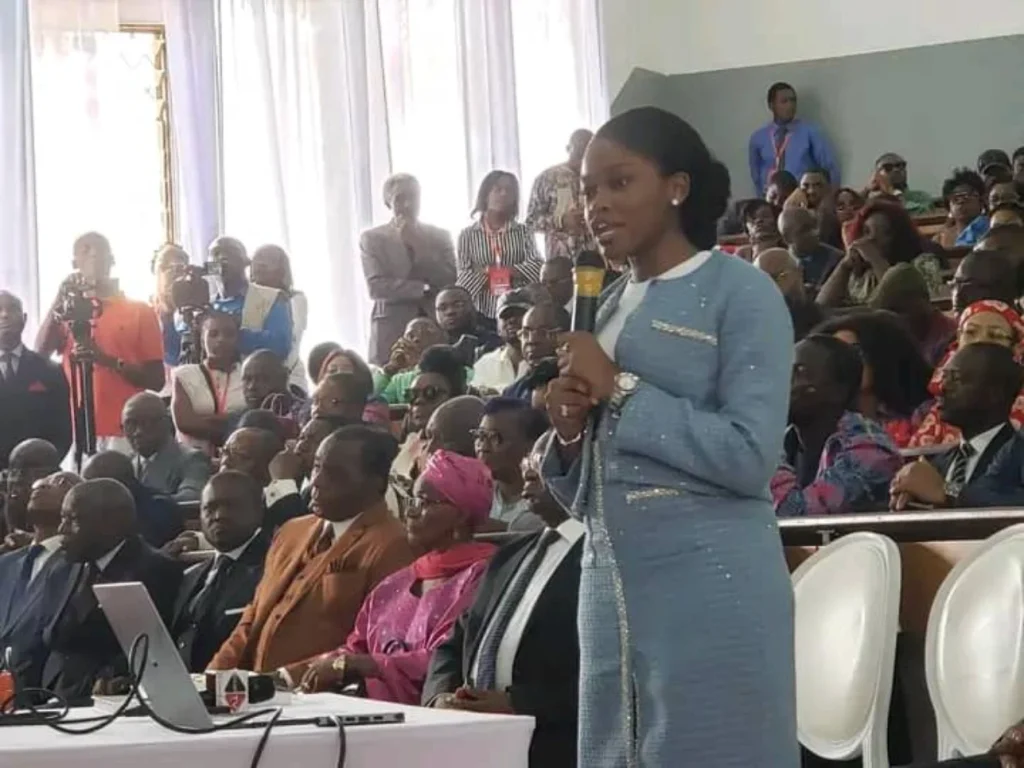Indira Baboke: The singer supports her doctoral thesis in medicine