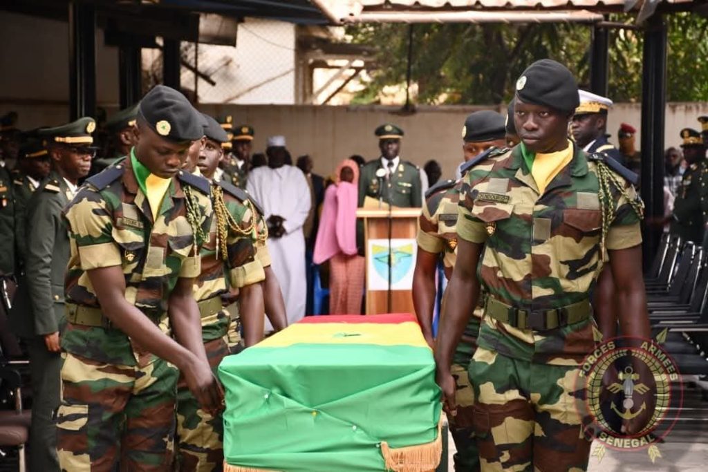 The Armed Forces pay tribute to soldier Cheikh Manga who died in the Central African Republic