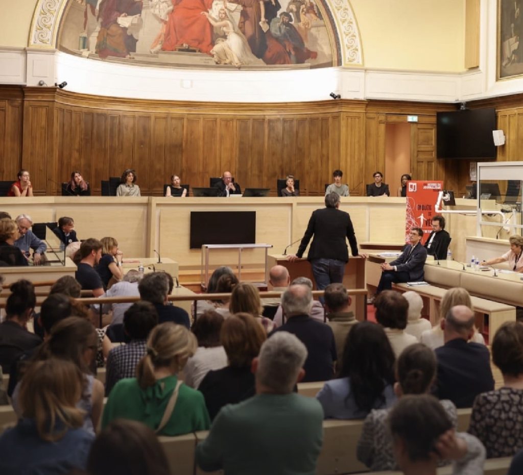 At the Journalism Conference in Tours, the labeling of information in the dock