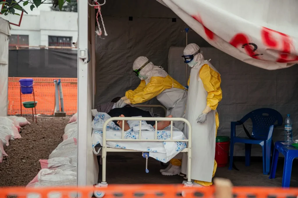 Ebola epidemic: a first case identified in France, in a doctor returning from the DRC