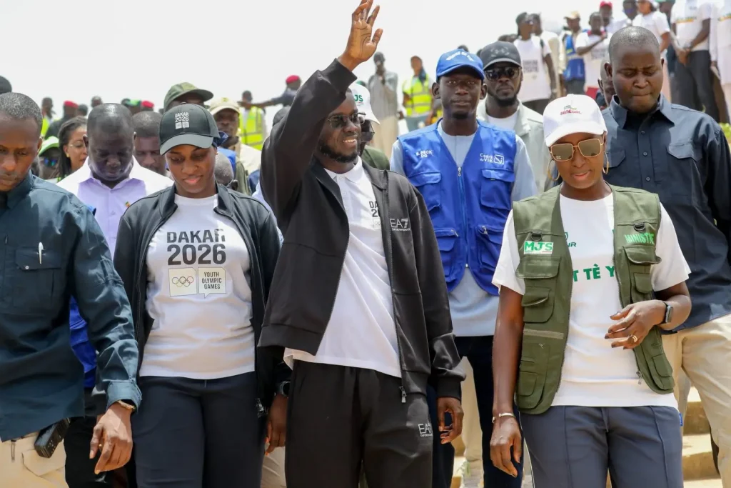 Dakar 2026: President Bassirou Diomaye Faye receives the Olympic flame at the Palace