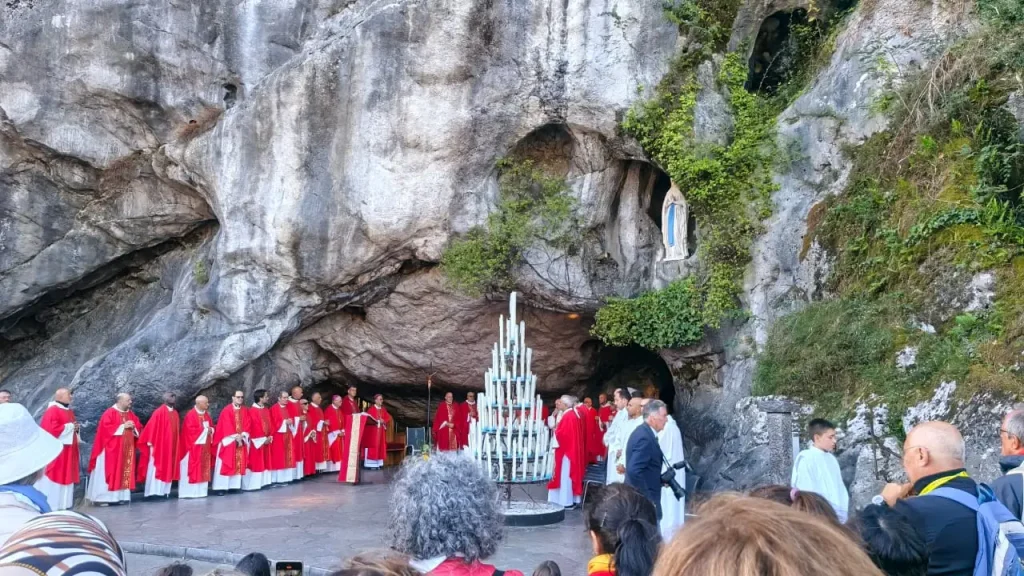 In Lourdes, Senegalese pilgrims at the foot of the Virgin Mary August 29, 2026
