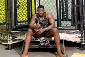 (Video) “Armored” storms Las Vegas: the revenge of a wrestler who became king of African MMA