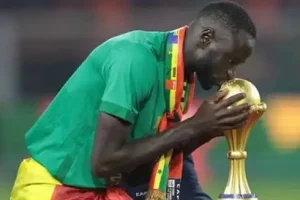 Cheikhou Kouyaté bows out: “O captain, my captain! »