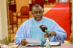 Employment and social protection: the government announces recruitment and regularization